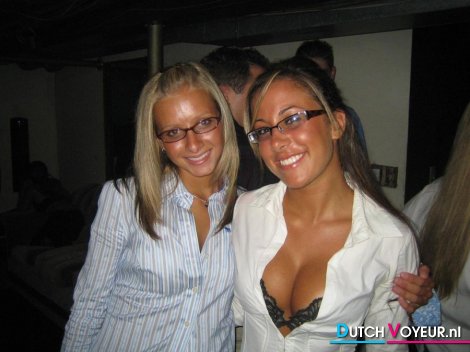 lovely girls glasses, very clever!
