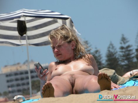 Occupied girl shows off promptly with the arrogant rousing string tanga ..
