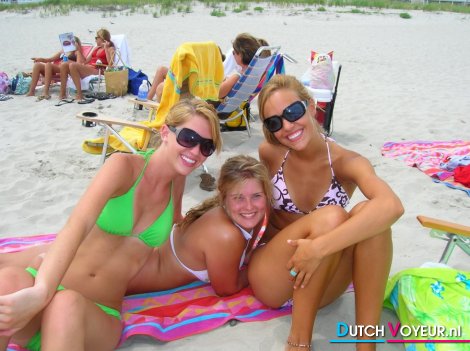 Trio bikini girls