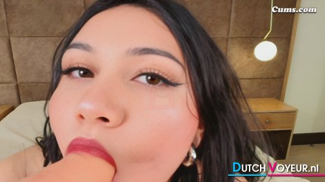 Curvy Brunette Has Fun Fucking Her Pussy Hole