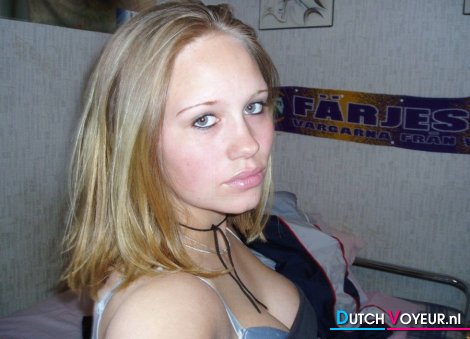 Beautiful blond teen meissie