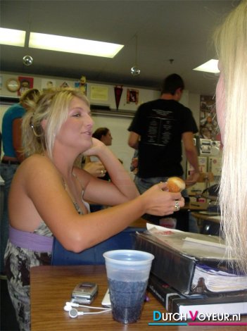 Hooters: |