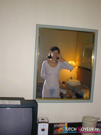 a discrete hot chick ^ _ ^