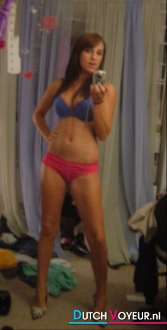 The shaved erotic damsel = O