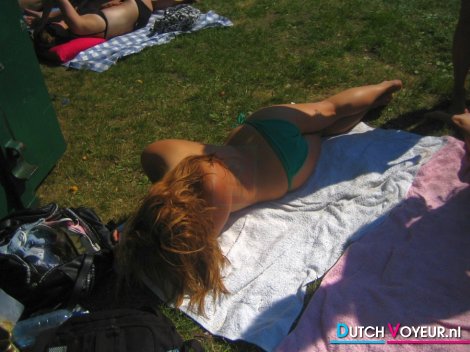 hot woman shows off happily with a discreet fun environment ..