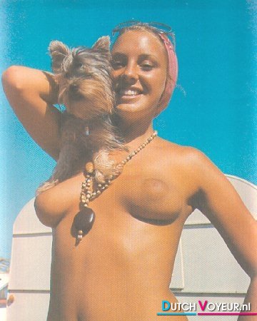 signorina standing on a funzig panties