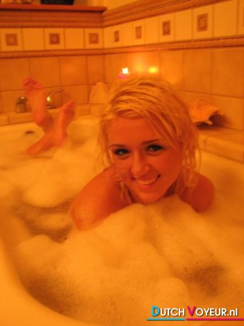 the beautiful Hooters = O