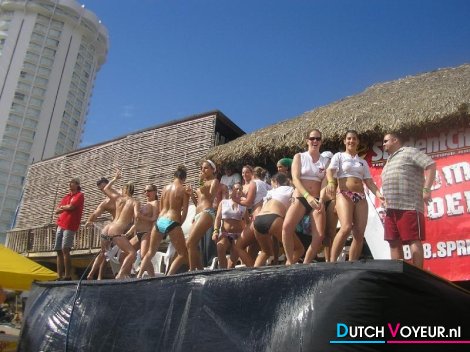 a discrete hot teenager! = D